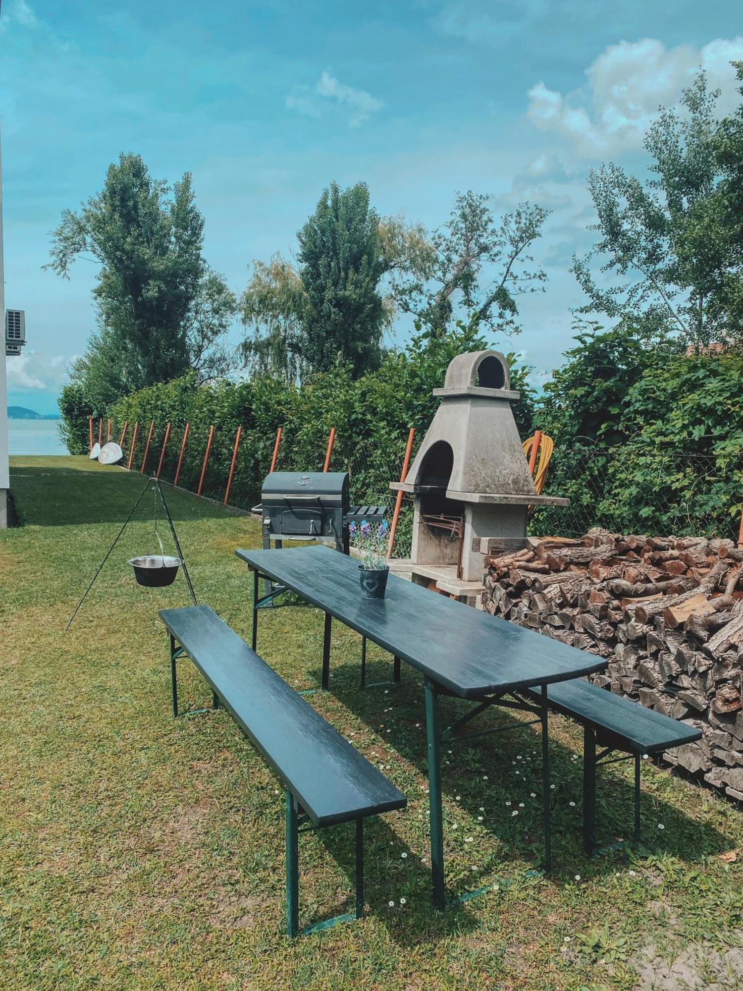 בלטונפנבש Balaton A Kertben - Balaton In The Garden - Beachfront Houses With Beautiful View, Private Beach מראה חיצוני תמונה
