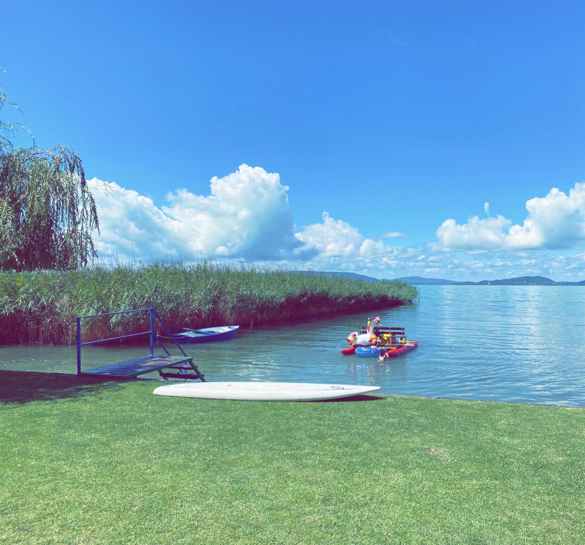 בלטונפנבש Balaton A Kertben - Balaton In The Garden - Beachfront Houses With Beautiful View, Private Beach מראה חיצוני תמונה
