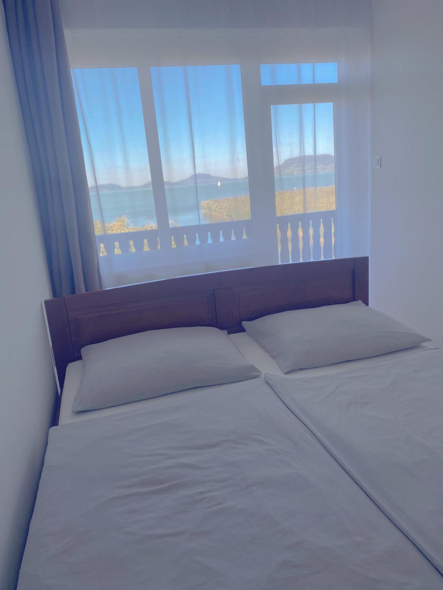 בלטונפנבש Balaton A Kertben - Balaton In The Garden - Beachfront Houses With Beautiful View, Private Beach מראה חיצוני תמונה