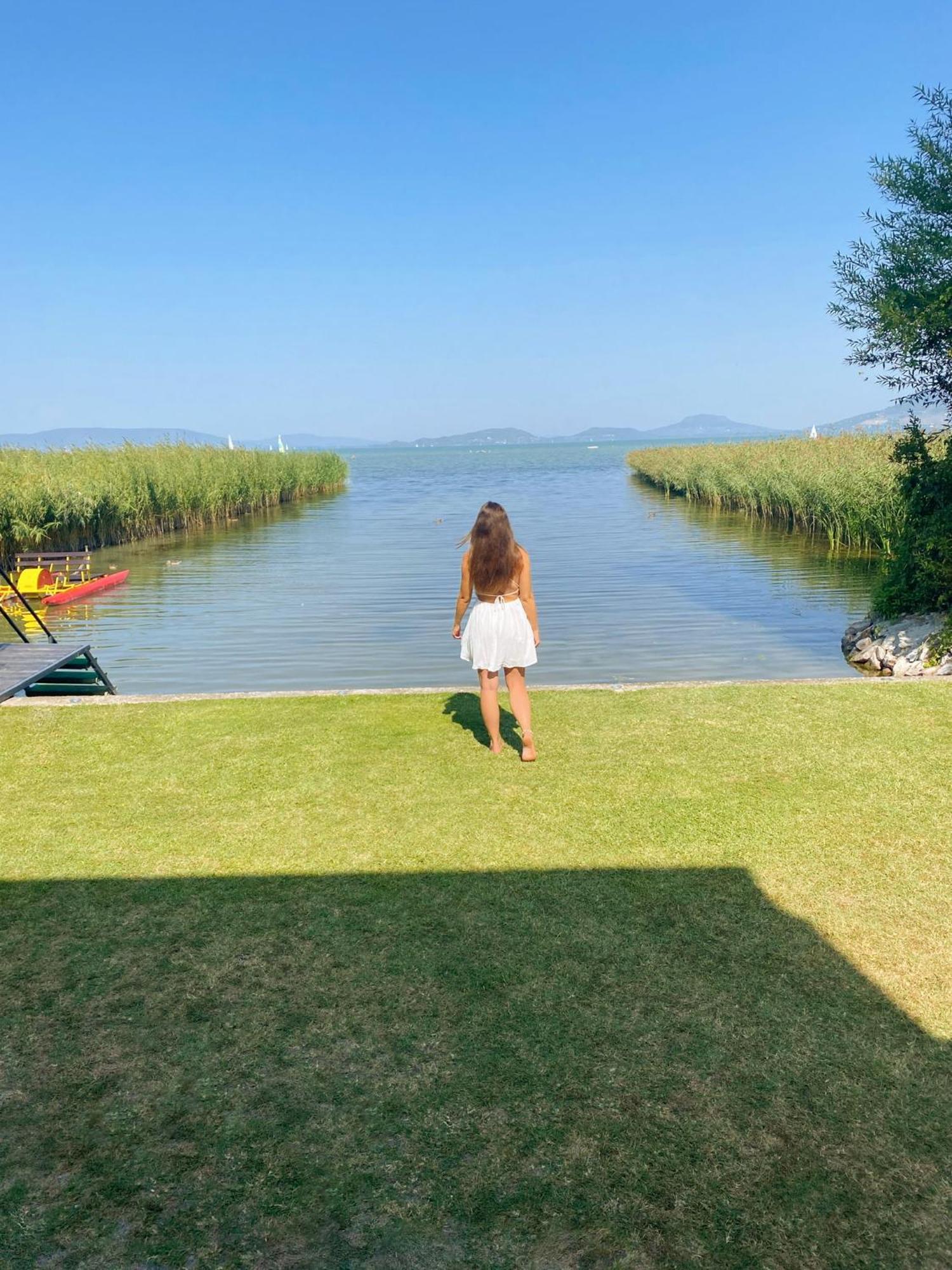 בלטונפנבש Balaton A Kertben - Balaton In The Garden - Beachfront Houses With Beautiful View, Private Beach מראה חיצוני תמונה