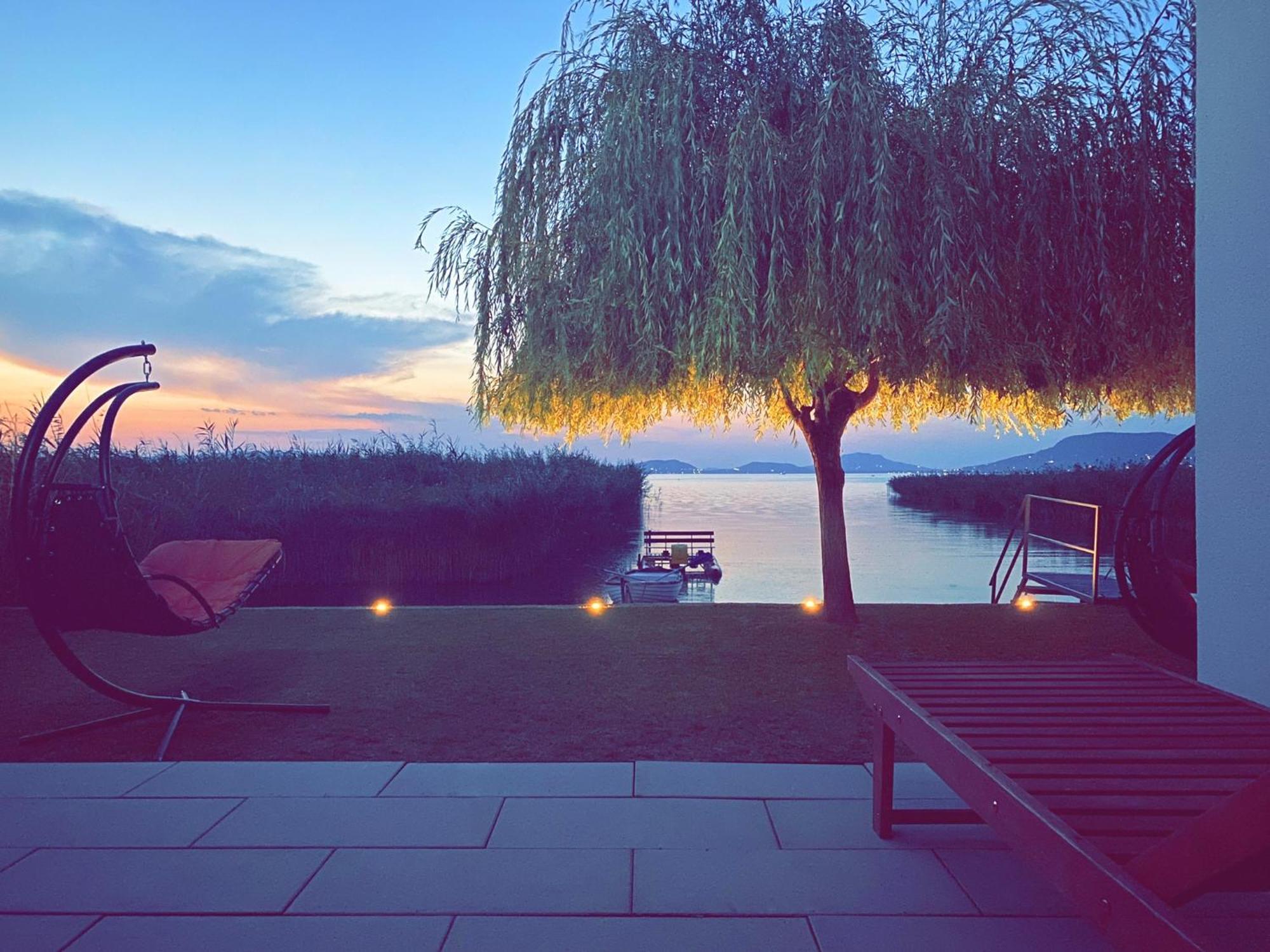 בלטונפנבש Balaton A Kertben - Balaton In The Garden - Beachfront Houses With Beautiful View, Private Beach חדר תמונה