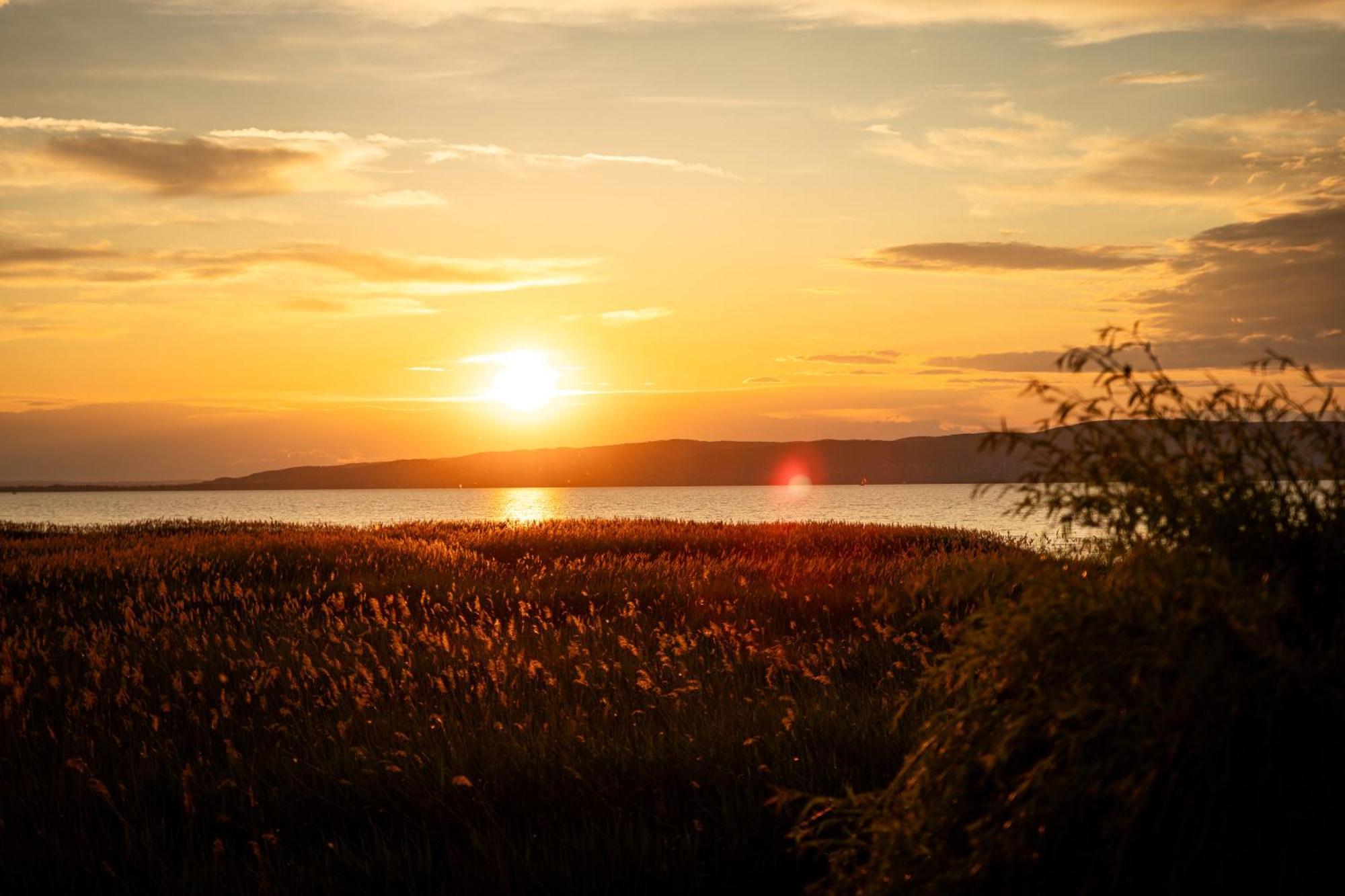בלטונפנבש Balaton A Kertben - Balaton In The Garden - Beachfront Houses With Beautiful View, Private Beach מראה חיצוני תמונה