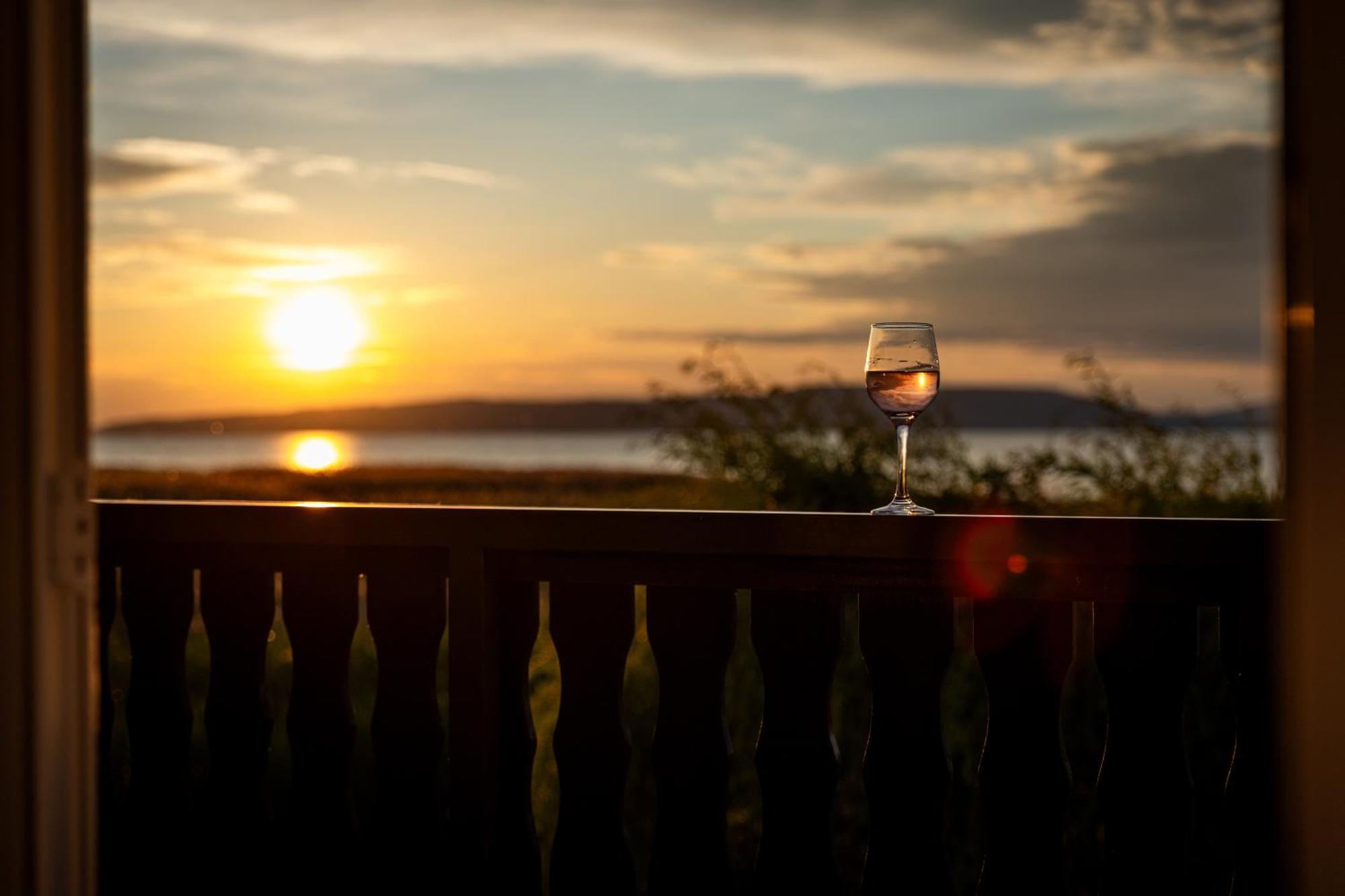 בלטונפנבש Balaton A Kertben - Balaton In The Garden - Beachfront Houses With Beautiful View, Private Beach מראה חיצוני תמונה
