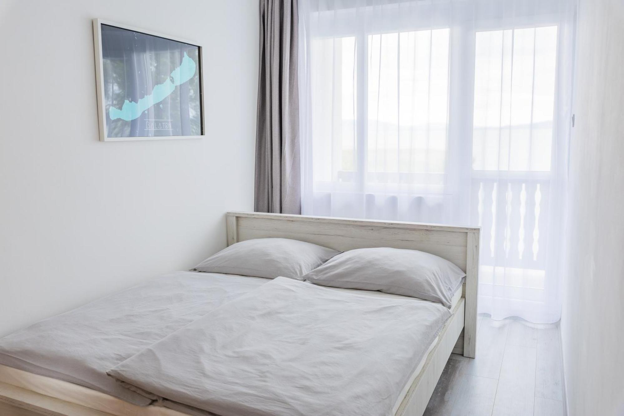בלטונפנבש Balaton A Kertben - Balaton In The Garden - Beachfront Houses With Beautiful View, Private Beach חדר תמונה