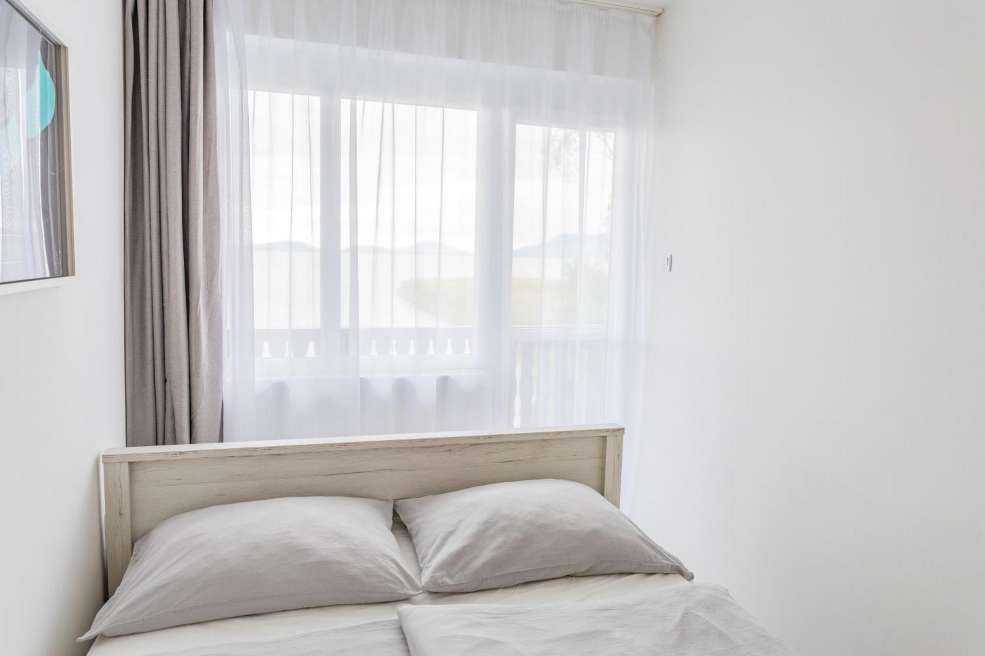 בלטונפנבש Balaton A Kertben - Balaton In The Garden - Beachfront Houses With Beautiful View, Private Beach חדר תמונה